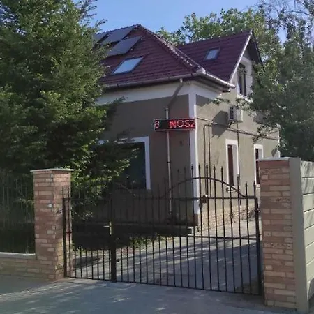 مكان تخييم Nosztalgia Es