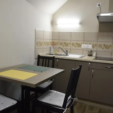 مكان تخييم Nosztalgia Es