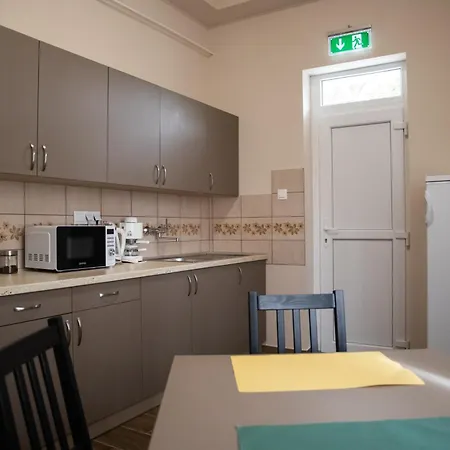 مكان تخييم Nosztalgia Es موراهالوم