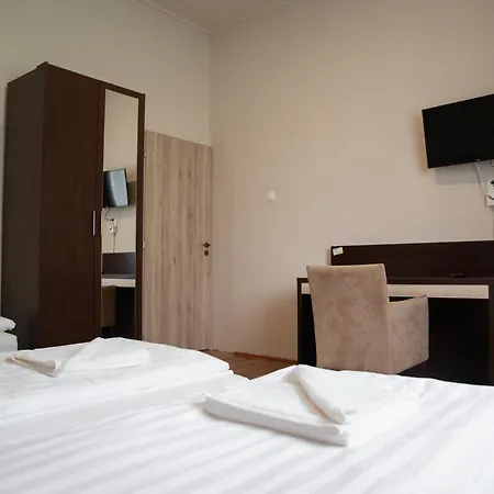 مكان تخييم Nosztalgia Es موراهالوم